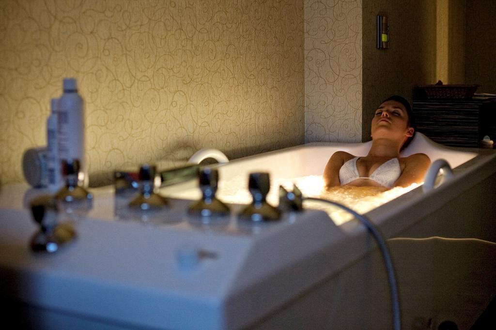Malinowy Dwor Hotel Medical Spa Свєрадув-Здруй Екстер'єр фото